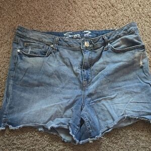 Seven7 Blue Jean Shorts with Distressed Hem and Casual Fit